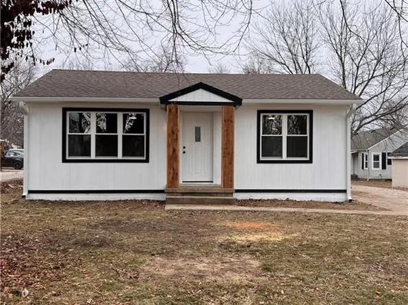 504 W Vine St, Butler, MO 64730