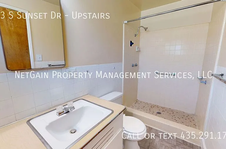 643 S Sunset Dr #UPSTAIRS — Photo 12