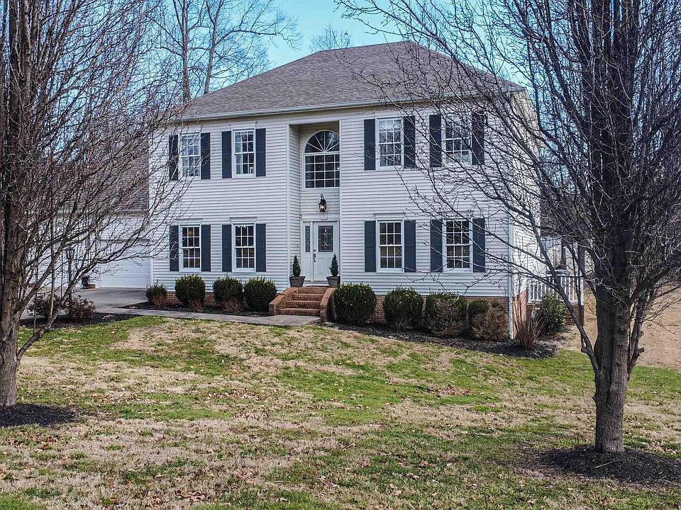 1st image of 305 Pinebrook Dr