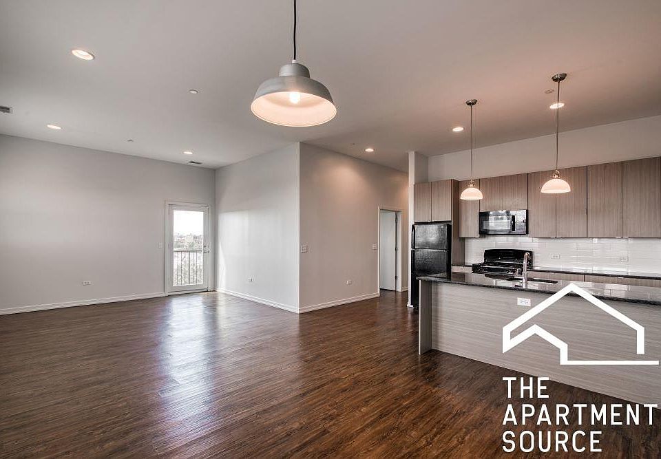 1st image of 2502 N Clybourn Ave #404