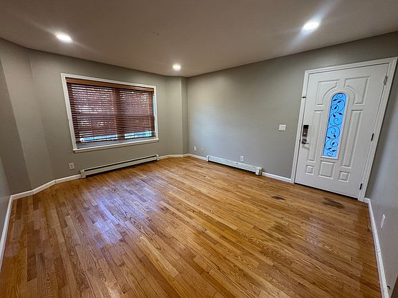 5th image of 86 Beacon St #86