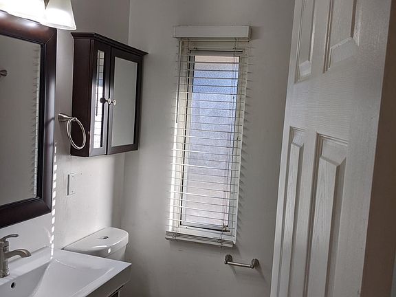 3rd image of 123 Duane St APT 3