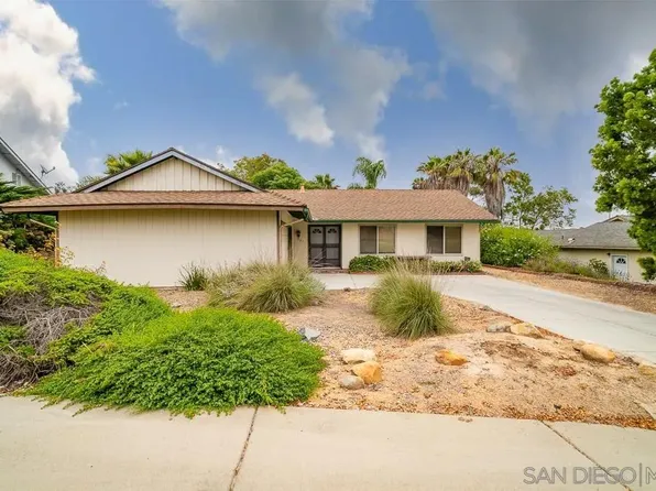 561 Stewart Dr, Vista, CA 92083