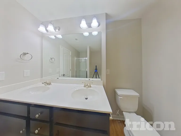 11335 Breezehill Ln — Photo 10