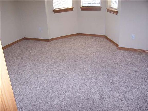 2nd image of 501 NW Fairway Villa Dr