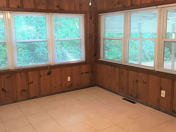 5th image of 215 Bamboo Dr