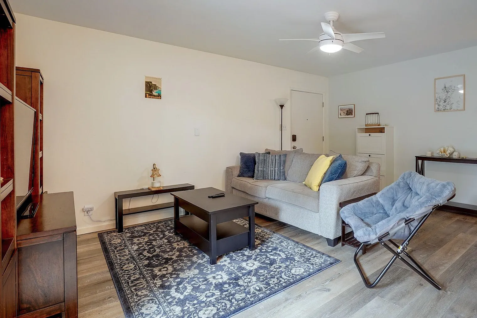 2 bed, 1.0 bath, 839 sqft, $3,693 — Photo 3