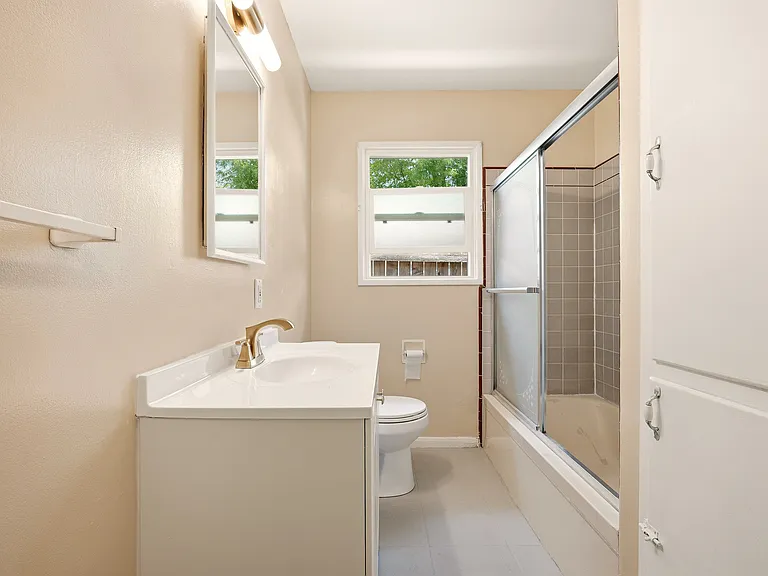 327 1/2 S Lincoln Pl — Photo 11