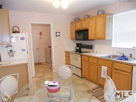 Kitchen to Laundry Room.JPG