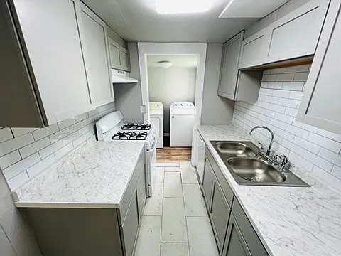1007 N Florence Pl — Photo 3