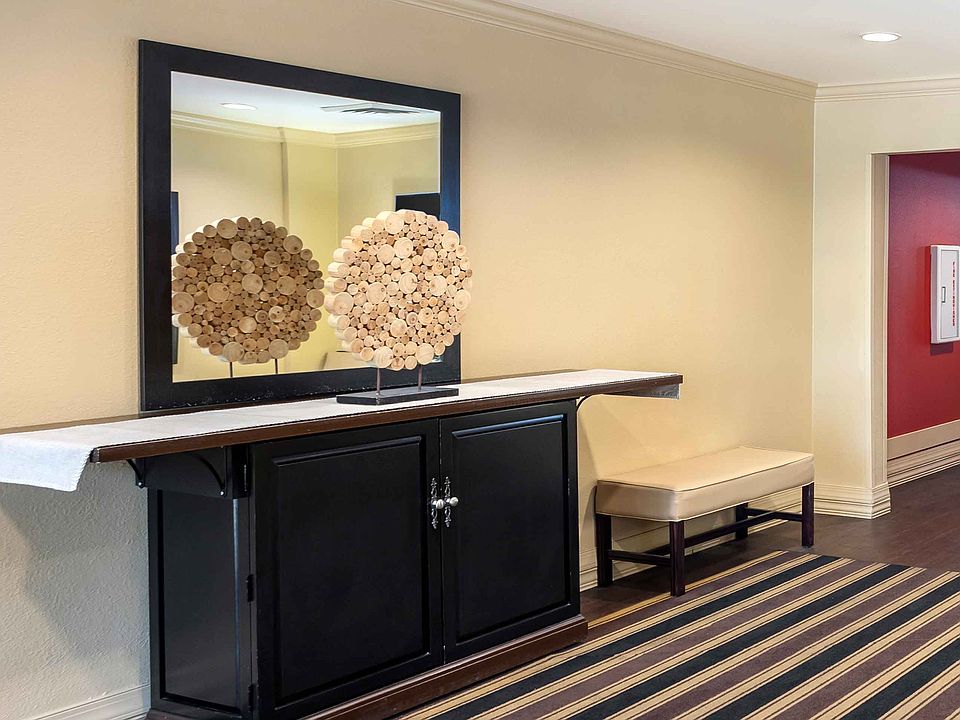 Lobby and Guest Check-in