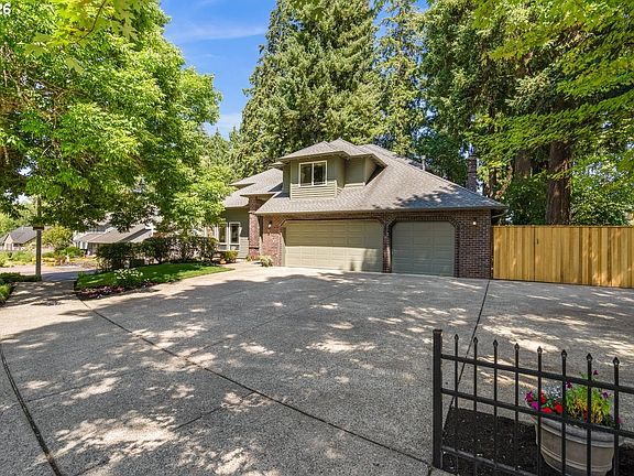 2nd image of 2832 NE Lorie Dr