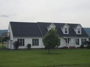 907 Caverns Rd, Quicksburg, VA 22847