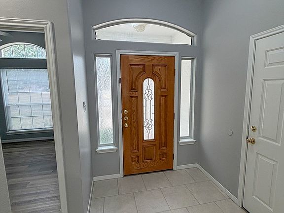 3rd image of 204 Windwood Ln