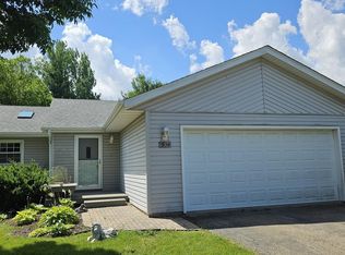 304 Constitution Dr SW, Poplar Grove, IL 61065