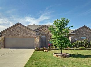 661 Creek Point Dr, Saginaw, TX 76179