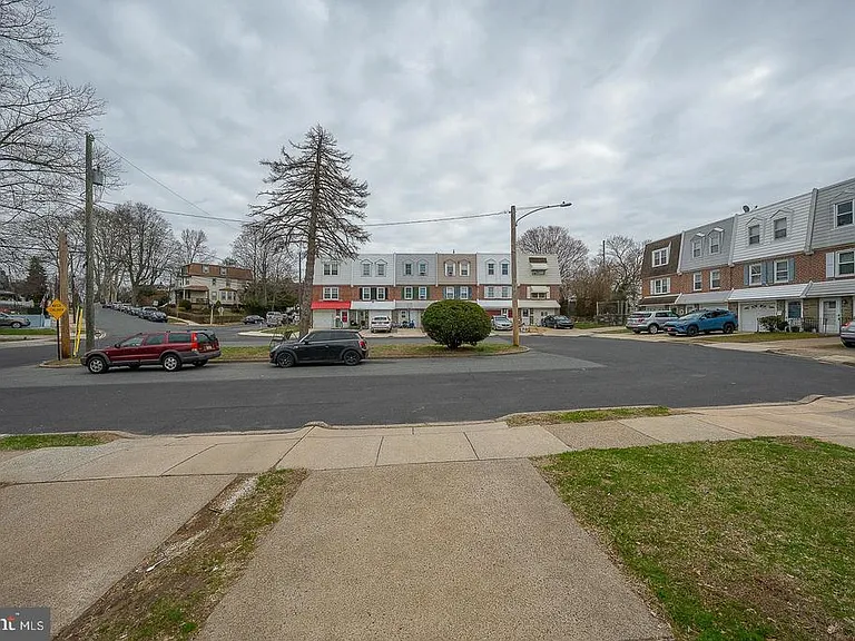 130 Ivy Ct — Photo 49