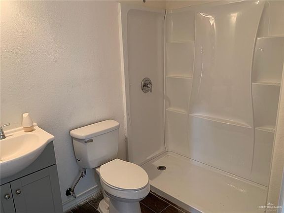 4th image of 203 E 14 1/2 St