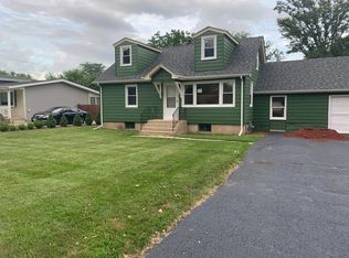 9 Tweed Rd, Fox Lake, IL 60020