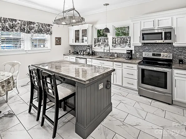 81 Pine St NW, Concord, NC 28025