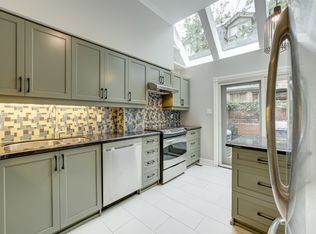 38 Earl St #4, Toronto, ON M4Y1M3