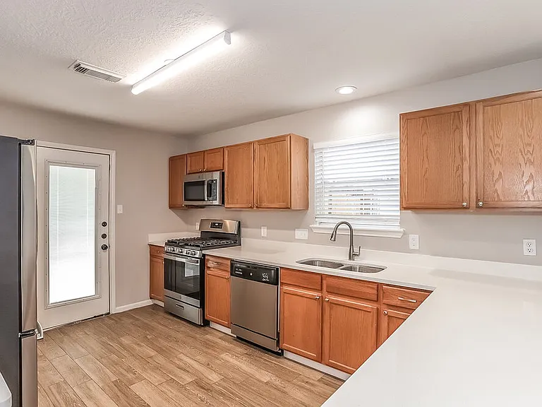 10518 Southway Bend Ln — Photo 9