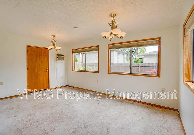 705 NE 94th Ave — Photo 14