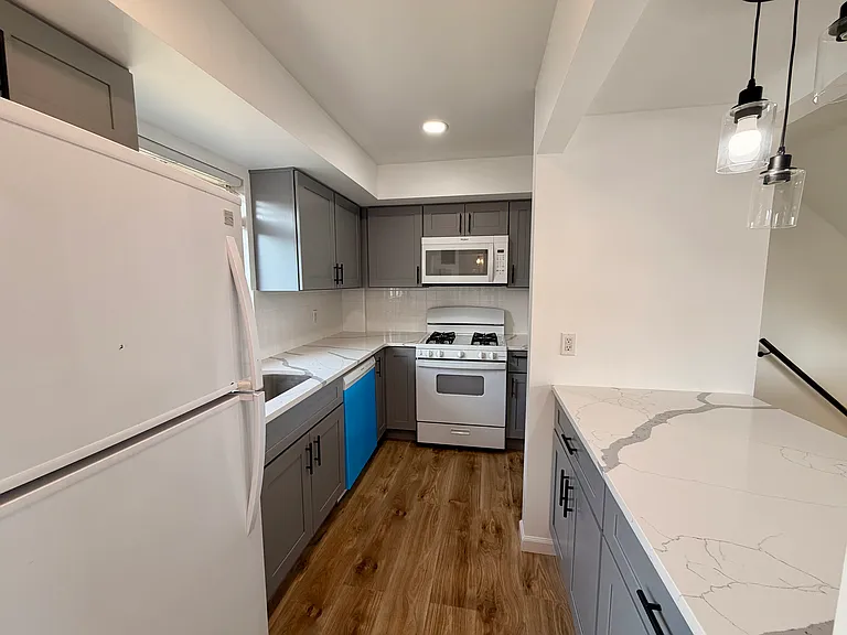 43 Caswell Ave — Photo 1