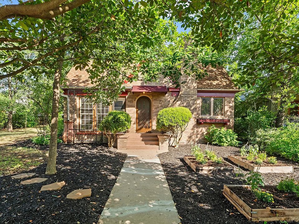 Front view of home