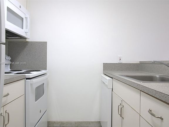 2nd image of 1225 NE 124th St APT 24B