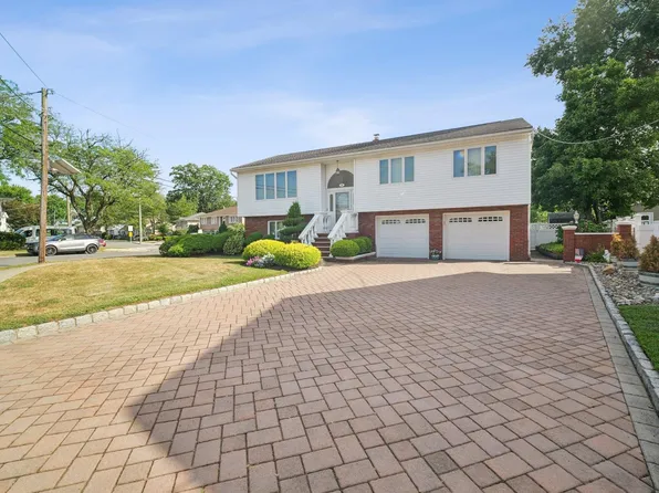 23 Robby Rd, Little Ferry, NJ 07643