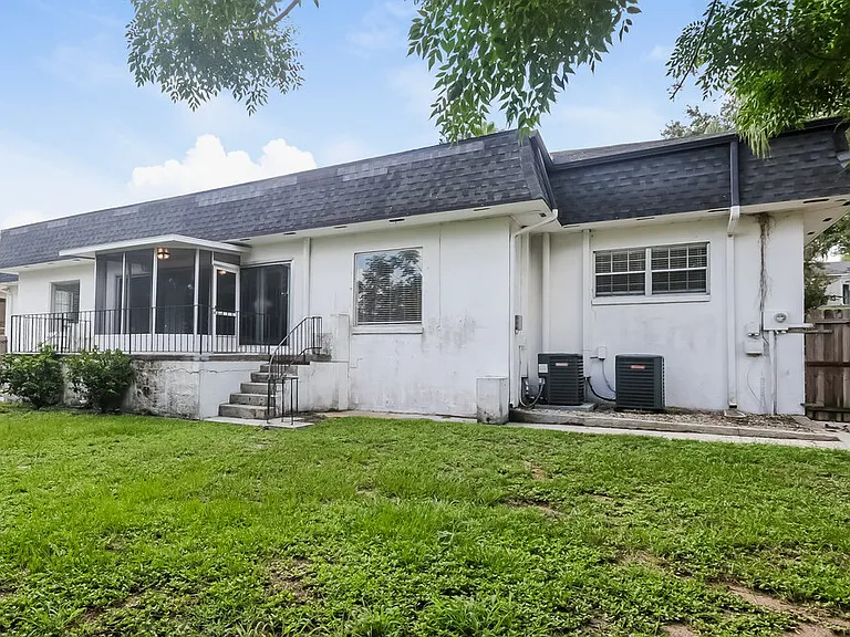 1033 Campbell Ave — Photo 15