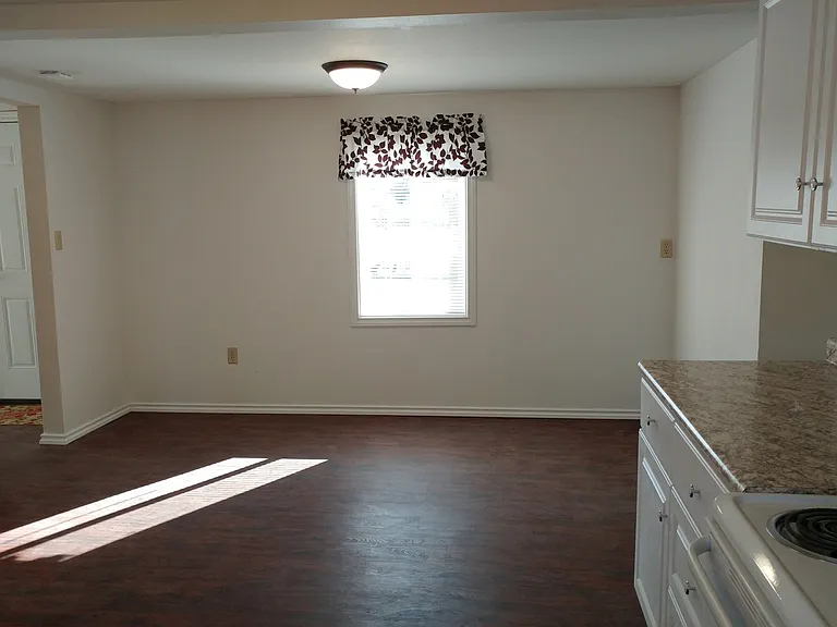 3242 Hilyard Ave — Photo 10