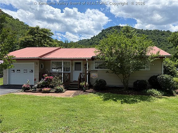 4th image of 34 Dogwood Ln