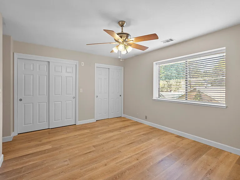 400 Creekview Dr — Photo 12
