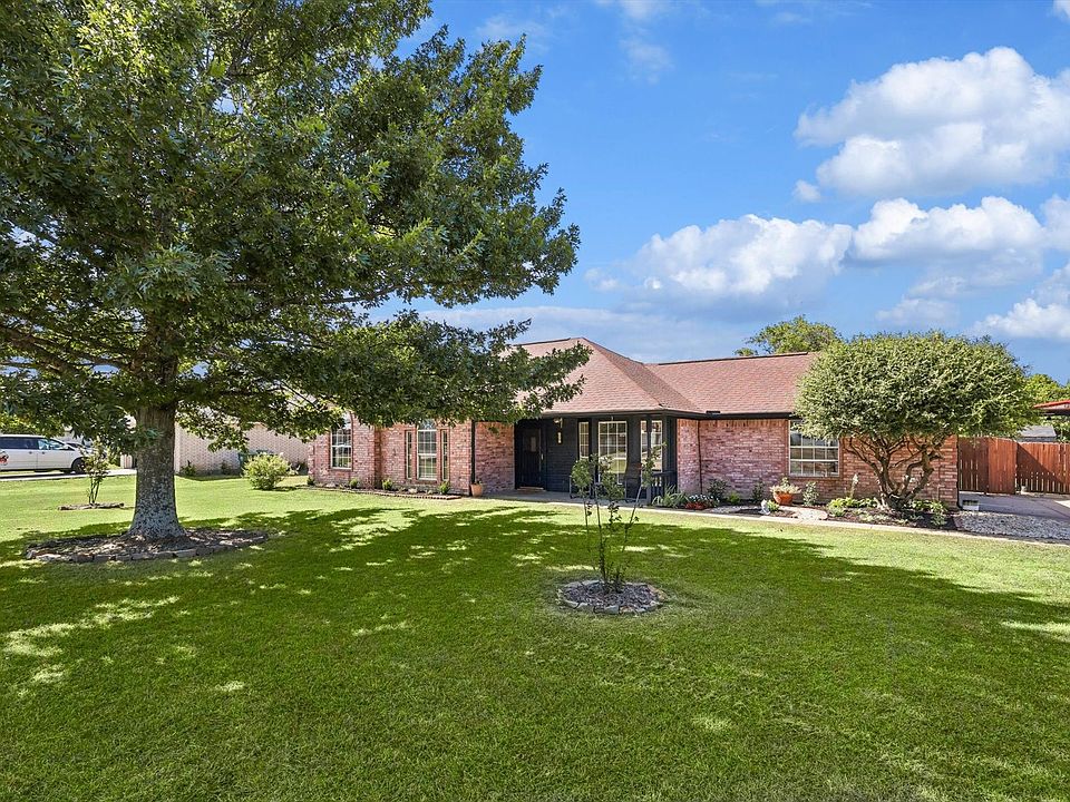 1st image of 207 Janis Ln
