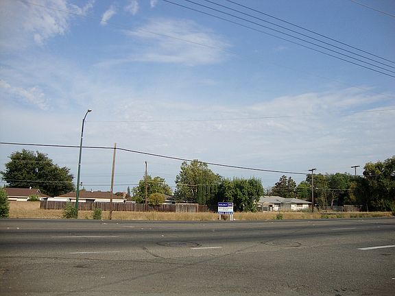 4th image of 7241 Stockton Blvd