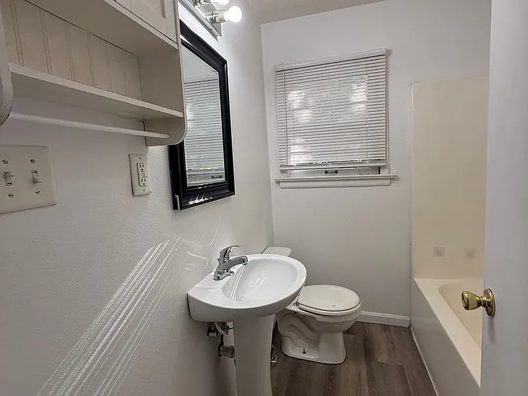 1439 S Pickwick Ave — Photo 5