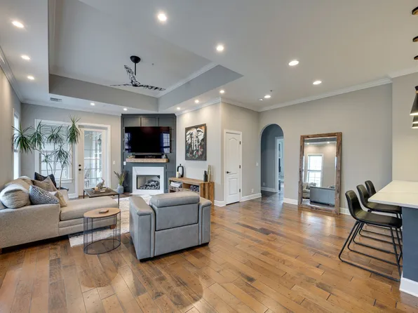 305 Seven Springs Way APT 401, Brentwood, TN 37027