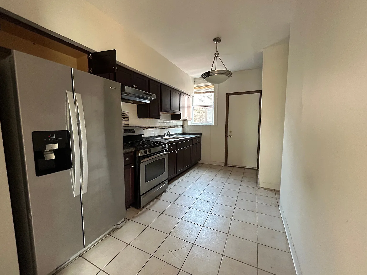2 bed, 1000 sqft, $1,550 — Photo 2