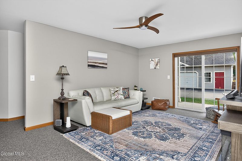 4th image of 102 Evergreen Place