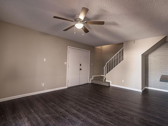 3rd image of 8018 N 32nd Ln
