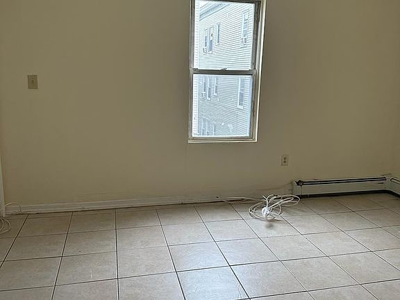 2nd image of 20 Basswood St Floor 2