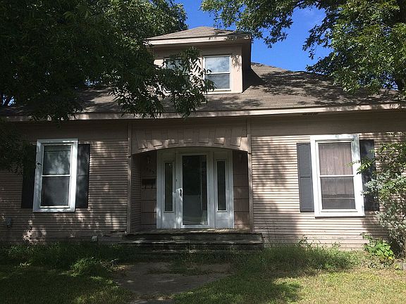 2nd image of 1303 E Garnett St