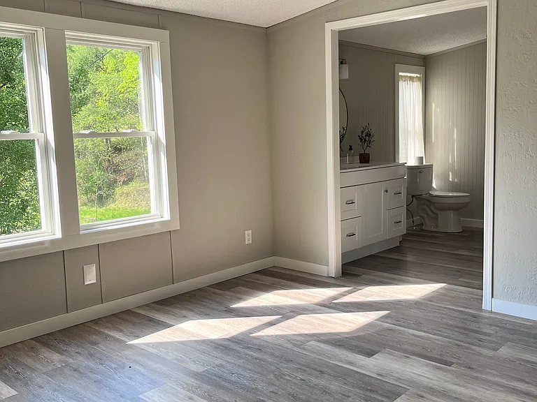 Crosswind Dr — Photo 8