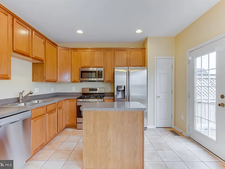 1014 Hampton St — Photo 10