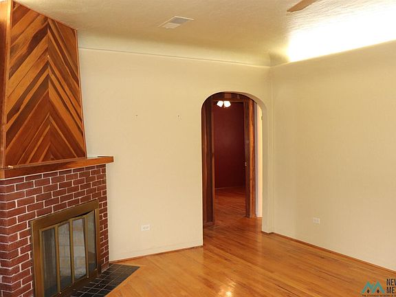 5th image of 208 E Orchard Ln