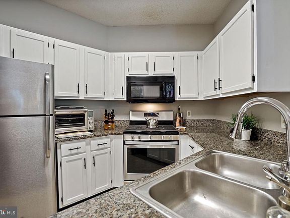 3rd image of 4412 Helmsford Ln APT 201