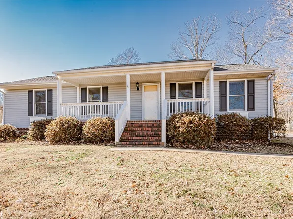 5735 Quinton Estates Dr, Quinton, VA 23141
