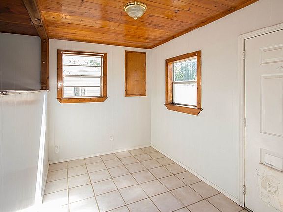 5th image of 1420 E University Ave